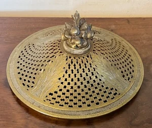 Antigua tapa o montaje Ormolu francés de bronce dorado del siglo XIX para remate de fruta de porcelana - Imagen 1 de 11