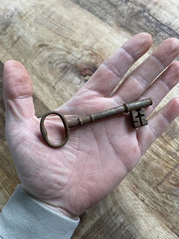 ⭐️🗝 Old Vintage Antique HUGE Georgian iron Safe Skeleton Castle Key 🗝⭐️ Cover