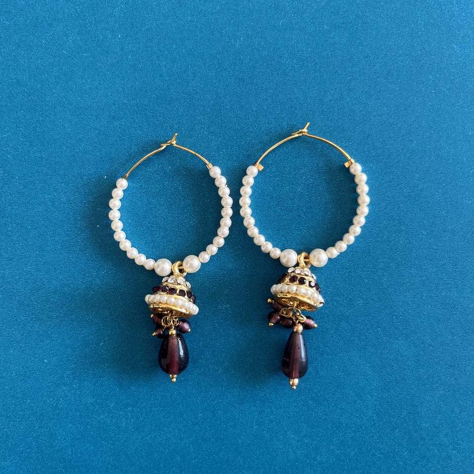 Pendientes tipo aro de perlas estilo Bollywood tono dorado con piedra colgante color amatista Foto 1 de 1