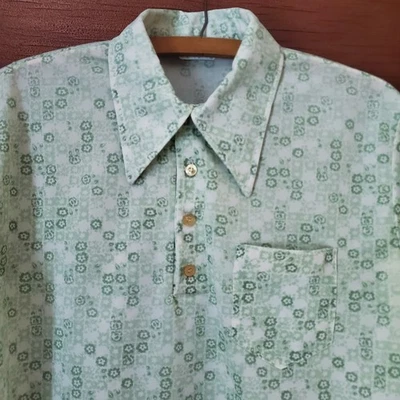 70s Jantzen 100 Men L Nylon Poly Leisure SS Shirt Dagger Collar MOD GR Geometric - Image 1 of 4