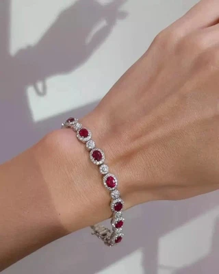 Brazalete tenis de diamantes y rubíes de corte ovalado de 8 quilates enchapado en oro blanco de 14 quilates Foto 1 de 4