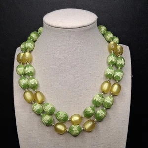 Collar Vintage Doble Hilo Amarillo Lunar y Cuentas Lucita Verde. 14.953 - Imagen 1 de 5