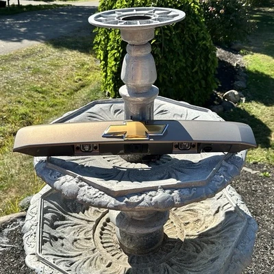 New OEM GM 15915923 Chevrolet Tahoe K1500 Yukon Rear Liftgate Moulding Trim - Image 1 of 4