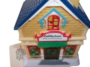 COBBLESTONE BED AND BREAKFAST MINIATURE XMAS VILLAGE-LED LIGHTED New 2024 - Picture 1 of 4