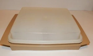Contenedor portadores Tupperware Deviled Egg Keeper 723-3 almendra - Imagen 1 de 10