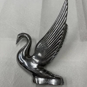 Peterbilt Kenworth Swann Emblem Used A37 - Picture 1 of 3