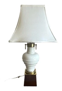VINTAGE HOLLYWOOD REGENCY LENOX TABLE LAMP WOODEN BASE BRASS AND PORCELAIN  - Picture 1 of 20