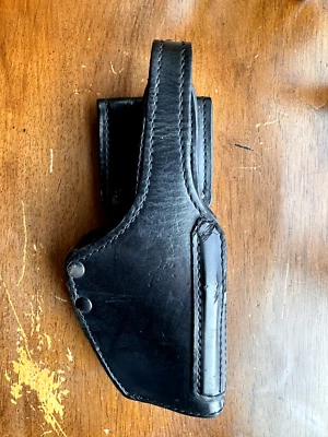 Gould & Goodrich B720A for Sig P226 (RH) (Duty Double Retention Leather Holster - Image 1 of 4