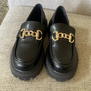 Womens size 37 eur Work black leather shoes 6.5 - 7 US loafers New - Picture 1 of 9