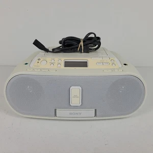 Radio reproductor de CD Sony ZS-S2iP y base para iPod. Color blanco raro, probado - Imagen 1 de 7