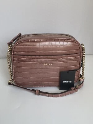 Bolso Bandolera para Cámara DKNY POSEY Cartera Malva Rosa Cocodrilo Nuevo con Etiquetas Precio de venta sugerido por el fabricante $143 Foto 1 de 4