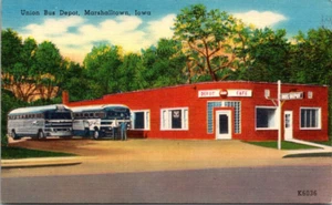 MARSHALLTOWN, IOWA - UNION BUS DEPOT & CAFE - VINTAGE LINEN POSTCARD - Picture 1 of 2