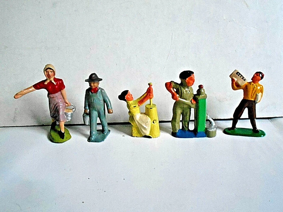 5-Vintage 0/027 scale Metal Women & Men Figures for Village Layout - Image 1 of 4