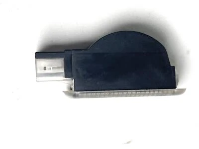 Luz de cortesía puerta trasera derecha Volkswagen Passat Wagon 2001-2005 4 puertas 3B0947415B Foto 1 de 4