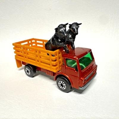 Camión de ganado Dodge Matchbox Superfast Nº71 - rojo con ganado. Completo. Foto 1 de 4
