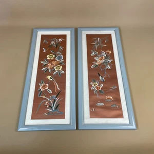 Par de cuadros enmarcados vintage de paneles de flores de pájaros bordados de seda china - Imagen 1 de 11