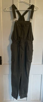 Almost Famous女式小号橄榄绿色紧身弹性袖口慢跑连体裤 — 第 1/4 张图片