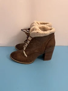 Size 7.5 Restricted Women s Leather Shoes - Picture 1 of 8