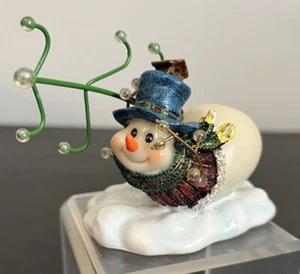 Hogar Interiores y Regalos Muñeco de Nieve “Snow Play” 2004 Navidad Invierno Tema Esquí - Imagen 1 de 13