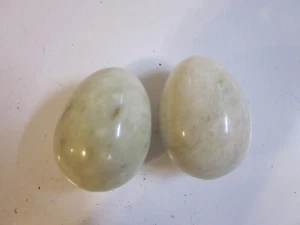 Vintage handgeschnitzter Stein Alabaster, Quarz, Onyx grünliche Eier Menge 2 2-3/4" - Bild 1 von 3