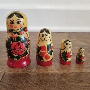 Vintage russische Matroschka verschachtelte Puppen 4 Stück handbemalt Holz 3" groß - Bild 1 von 2