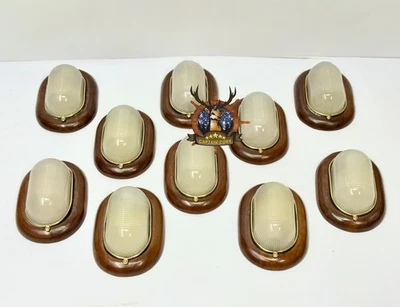 Lámpara de pared antigua de latón y madera con decoración estilo mediados de siglo con vidrio blanco lote de 10 Foto 1 de 4