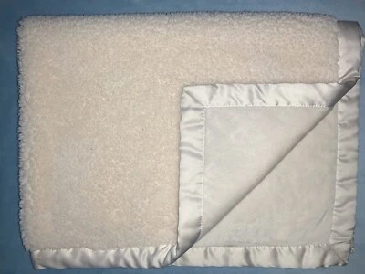 Cobertor Koala Baby Babies R Us branco creme luxo acabamento acetinado fosco macio Sherpa - Imagem 1 de 3