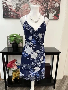 Vestido Xhilaration para mujer mini con volantes talla S floral cuello en V correas de espagueti - Imagen 1 de 15