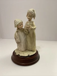 Arnart Pucci 1984 Children in Nightgowns & Nightcaps Sculpture on Wood Figurine - Picture 1 of 7