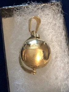 18k Gold Articulating World Globe Pendant - Picture 1 of 5