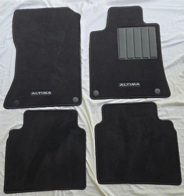 Nuevo juego de alfombrillas alfombrillas negras OEM Nissan Altima pieza T99E26CA0A para 2019-22 Foto 1 de 2