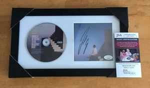 CD de música firmado por Lewis Capaldi roto por el deseo de ser enmarcado certificado de autenticidad JSA - Imagen 1 de 3