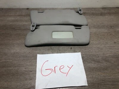 Par de parasoles Ford Ka 2003 de 3 puertas (gris) Foto 1 de 3