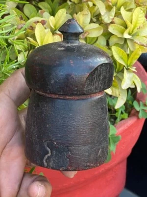 Antigua caja redonda de madera hecha a mano religiosa india Kumkum en polvo Tikka Foto 1 de 4