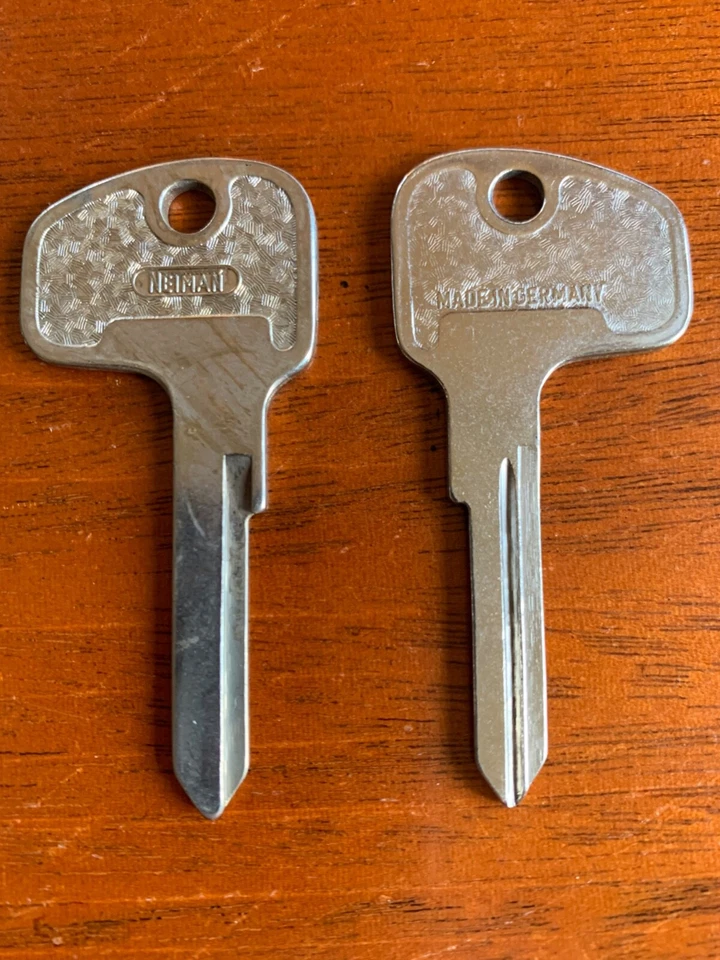 Llave de encendido en blanco Ferrari/ZIZINAN rara nueva de colección se adapta a 365GT4 GTC 400 400i 330 Foto 1 de 4