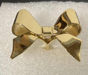 Steve Madden Gold Tone Christmas Holiday Ribbon Bow Ring Two Finger 7/8 - Picture 1 of 9