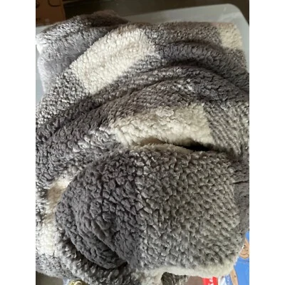 NWT BearPaw Gray& White Checked Blanket Throw - Image 1 of 2