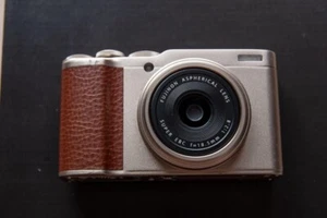 Fujifilm Fuji XF10 Gold 24.2 MP Digital Camera - Picture 1 of 3