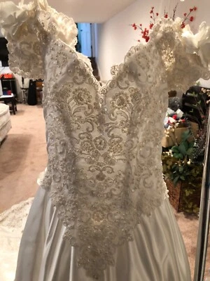 Mori Lee Wedding Dress White Gown Lace Size 4/#5902/Wedding Gown/Wedding Dress - Image 1 of 4