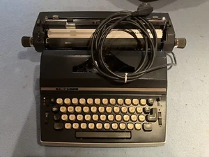 Schreibmaschine elektrisch Triumph gebraucht - Bild 1 von 3