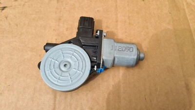 Motor regulador ventana trasera lado conductor Mitsubishi Outlander Phev MK3 2015-2022 Foto 1 de 4