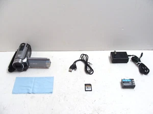 Canon Vixia HF R100 Full HD SD HC Camcorder CMOS AVCHD HDMI + 16 GB Memory - Picture 1 of 4