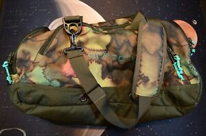 Burton Camo Soft Shell Snowboard Duffle Bag Long Zip Close Travel Bag Large