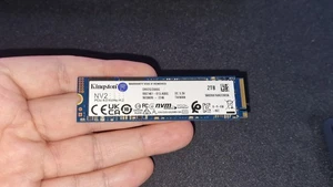 Kingston NV2 2TB M.2 NVMe Interne SSD (SNV2S/2000G) - Afbeelding 1 van 8