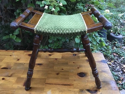 Antiguo taburete de banco en U con asiento de terciopelo + foto Foto 1 de 4