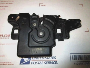 03-11 Lincoln Town Car Hood-Lock Latch OEM - Picture 1 of 2