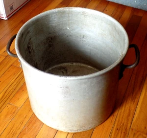 Vintage Distressed Large ALUMINUM TAC-U CO 20 QT WEAR-EVER #1205 SEMI HEAVY POT - Picture 1 of 10