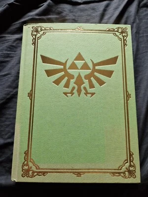 THE LEGEND OF ZELDA A LINK BETWEEN WORLDS Official Strategy Guide Hardback - Image 1 of 4