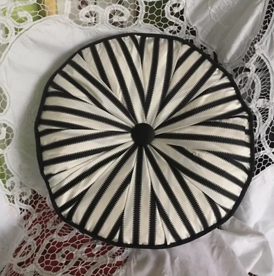 DESIGNERS GUILD FABRIC 15" ROUND PIPED +PAD FRANCHINI SILK STRIPE CUSHION - Image 1 of 4