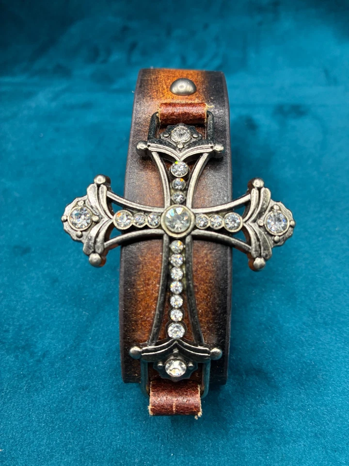 Brazalete Brazalete Cuero Estrás Tachonado Cruz Marrón Ajustable 8 3/4" Foto 1 de 4